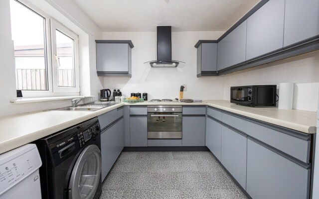 Captivating 3-bed House in Blackburn