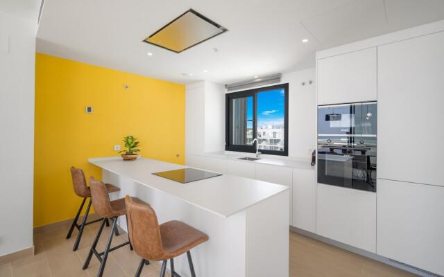 Yara In Fuengirola With 3 Bedrooms And 2 Bathrooms