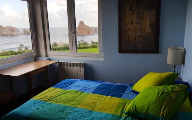 House with 5 bedrooms in Cantabria with wonderful sea view enclosed garden and WiFi 50 m from the beach