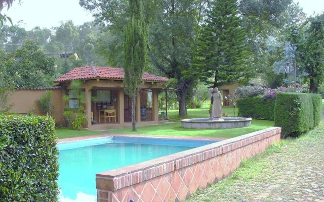 Villa Patzcuaro Garden Hotel & RV Park