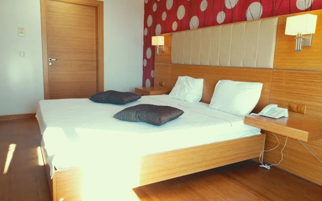Roxx Suite Deluxe & Spa Hotel