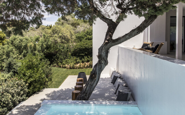 Beachfront Villa in Kavouri
