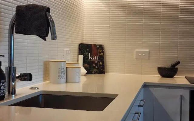 Enfield Lux- Brand New Apartment