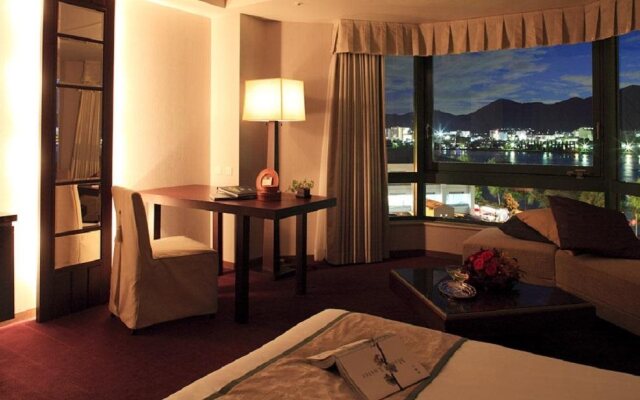 Royal Oak Hotel Spa & Gardens