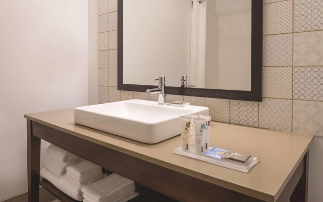 Country Inn & Suites by Radisson, Galena, IL