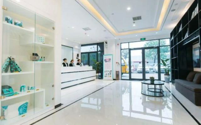 轻雅酒店(漯河高铁西站店)