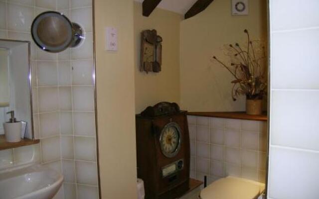Alston Art Apartments