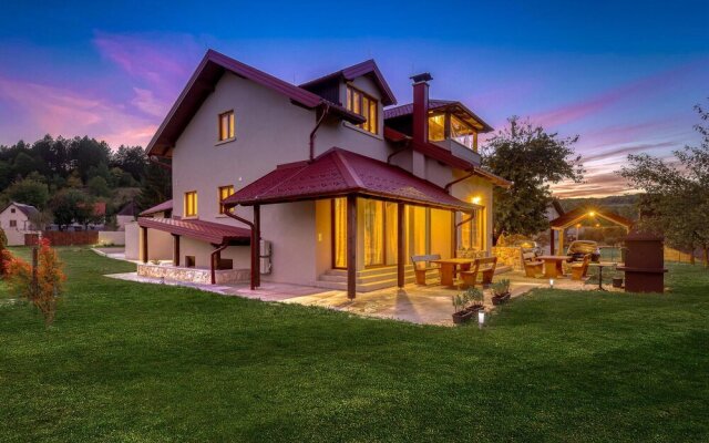 Stunning Home in Gospic With Sauna, Wifi and 6 Bedrooms