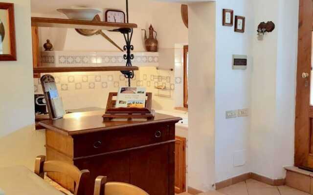 Cosy Cottage in Chiusdino with Garden