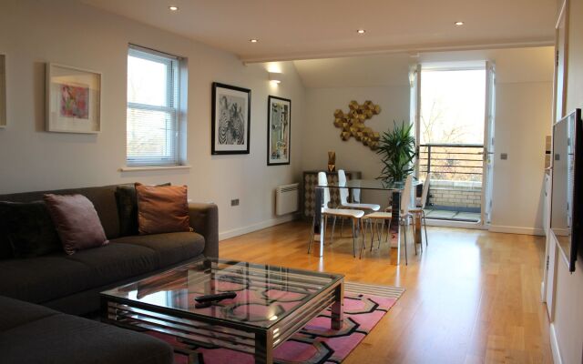 Lux Living Apartments - Marino Place