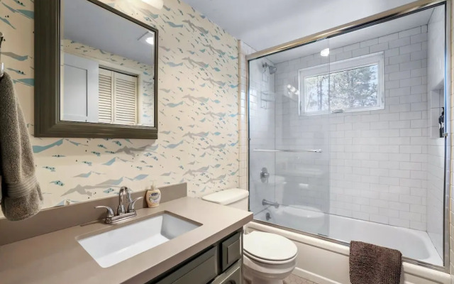 Christmas Valley Chalet Tahoe Adventure Awaits!