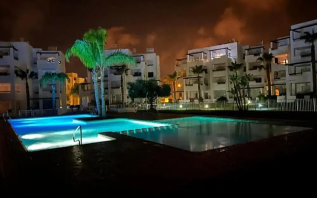 Stylish 2-bed Apartment Overlooking the Fairways