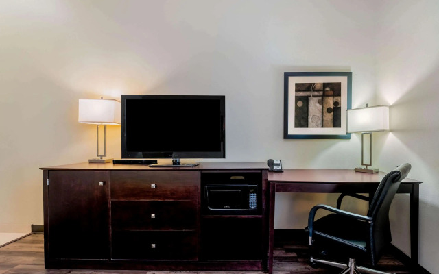 La Quinta Inn & Suites by Wyndham Marshall