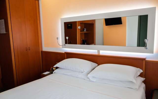 Jet Hotel, Sure Hotel Collection by Best Western