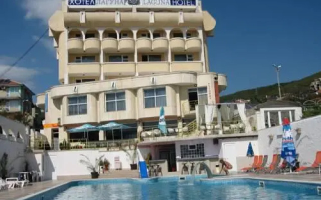 Hotel "Laguna"