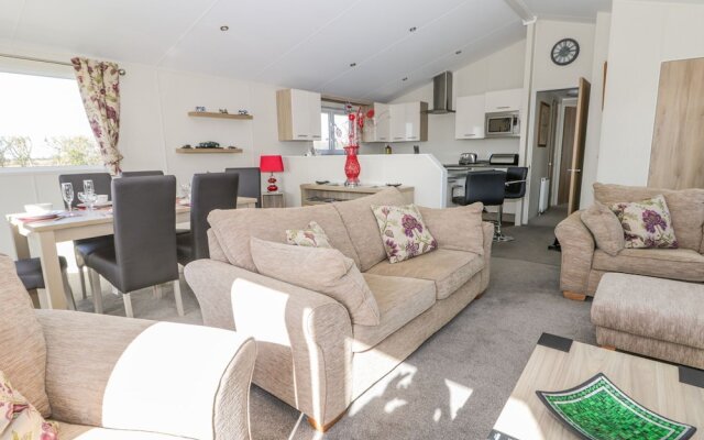Superb Detached Lodge Located on Skipsea Sands