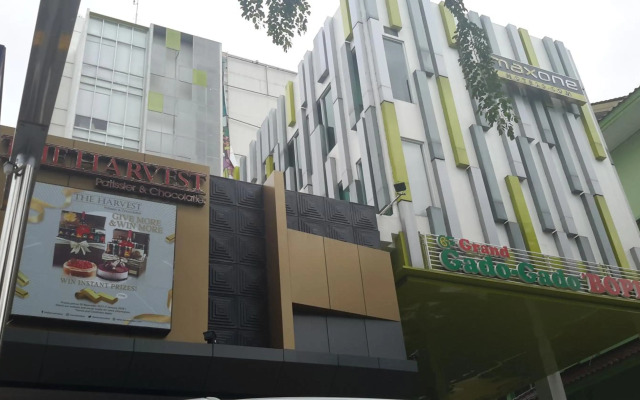 MaxOneHotels.com at Kramat