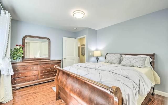 Sunny Oakland Retreat w/ Patio & Cute Garden!