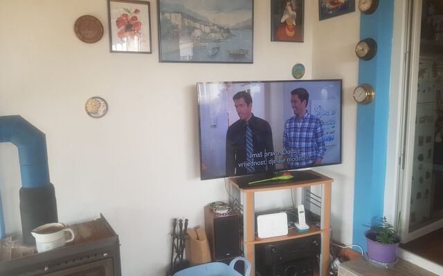 Lovely 2-bed House in Klarici Close to Pula