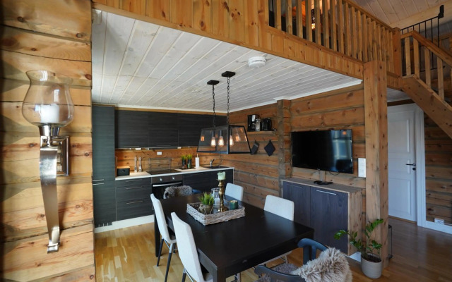 Lake View Apartment with loft