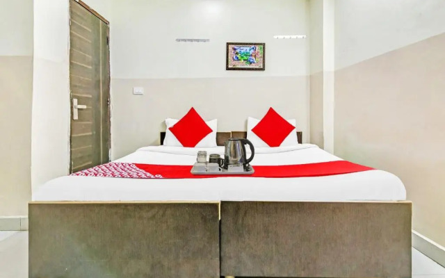 OYO Flagship 70341 Royal Green