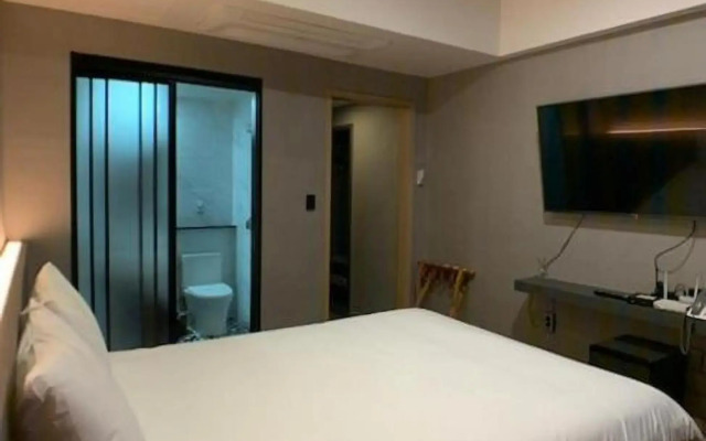 Renaissance Hotel - Hostel