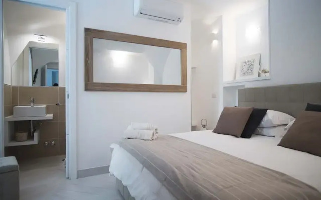 Spacious Villa with 4 rooms, pool, solarium & garden