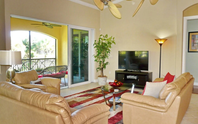 1252 Rialto Way, Unit 201