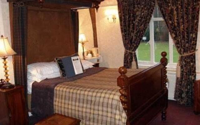 Ravenwood Hall Hotel