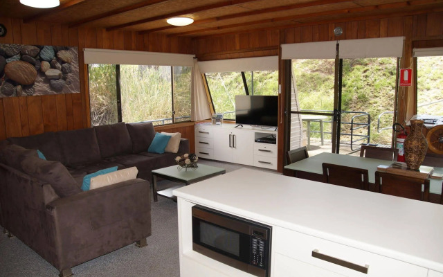 Boats And Bedzzz & Renmark River Villas