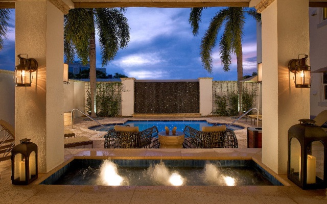 Blue Moon Hotel, Autograph Collection