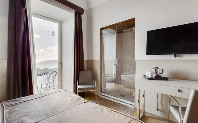 Partenope Relais