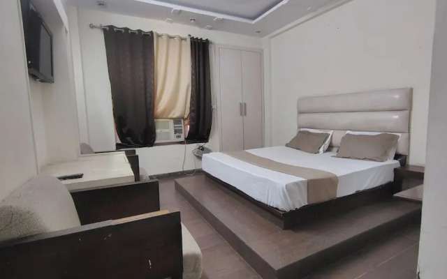 nancy paradise hotel