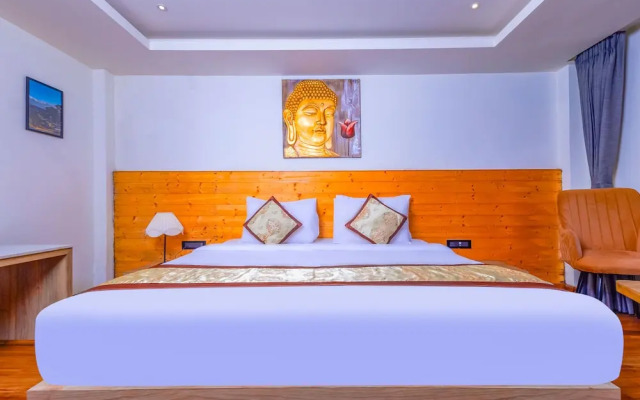 Sumitel Sanderling 500 meters from Mall Road