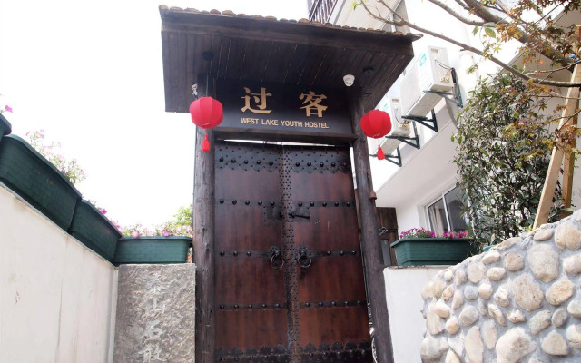 Westlake Hostel Man Juelong branch