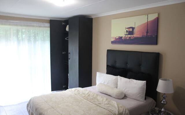 Chic & Serene 1-Bed Haven in Roodepoort