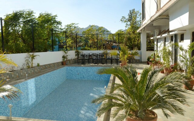OYO 3422 Hotel Golden Berry