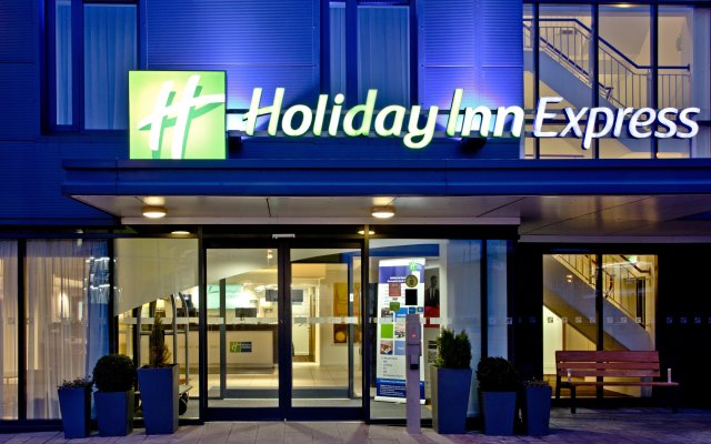 Holiday Inn Express Birmingham–South A45