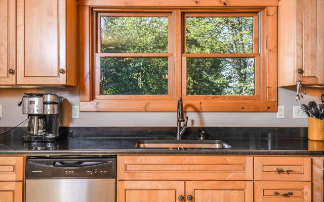 Wispering Heights 4 Bedroom House