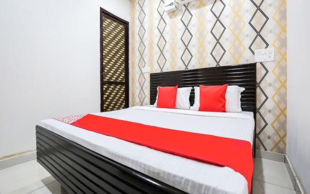 Spot On 47204 Royal Guest House