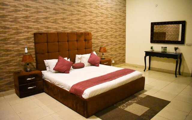 Grand One Hotel Faisal Town