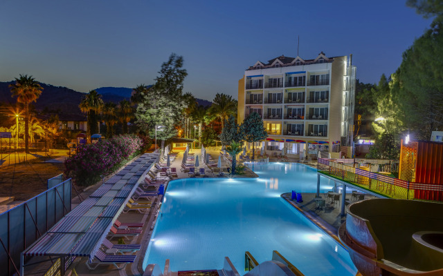 Voxx Resort