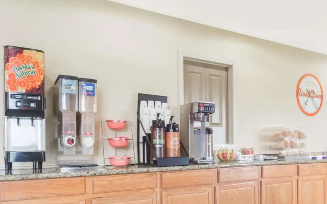 Howard Johnson Express - Springfield