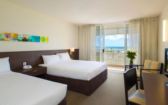 Cairns Harbourside Hotel