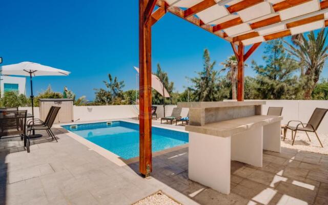 Dream 3bdr villa with private pool near the beach!