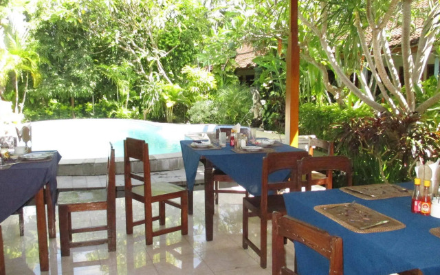 Adus Beach Inn