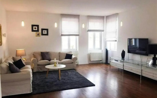 Luxusný 118m2 Apartmán s Krbom v Centre Nitry