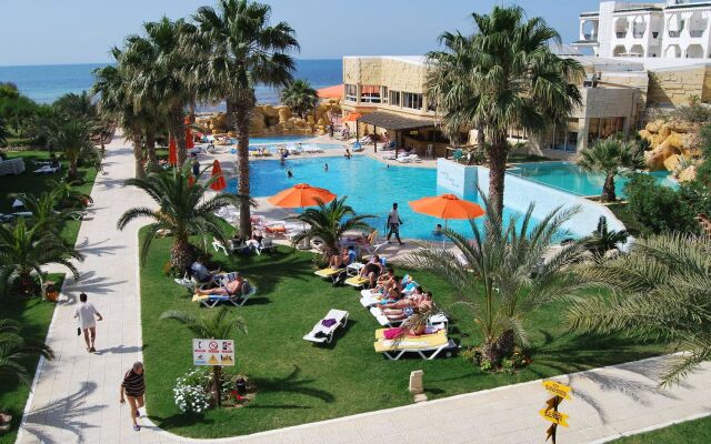 Palmyra Golden Beach Families and Couples