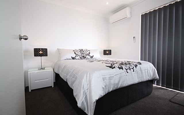 Skyline, Unit 8/12 Thurlow Avenue