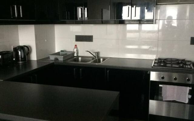 Center Apartment on Jubilee Line